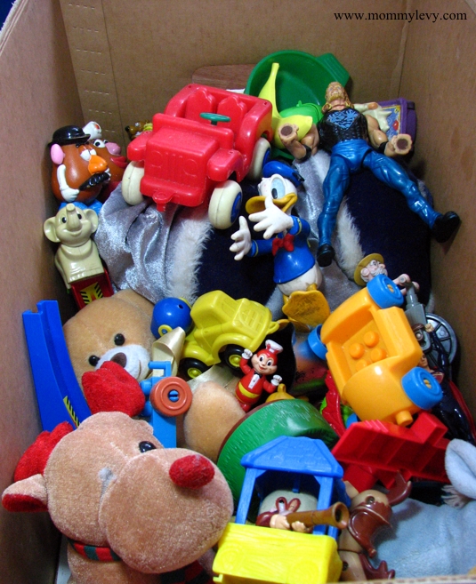 Ren will share some toys to Jollibee Maaga ang Pasko! Mommy Levy